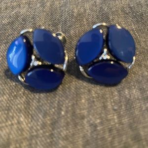 Lisner Vintage Midnight Blue screw backLucite Earrings